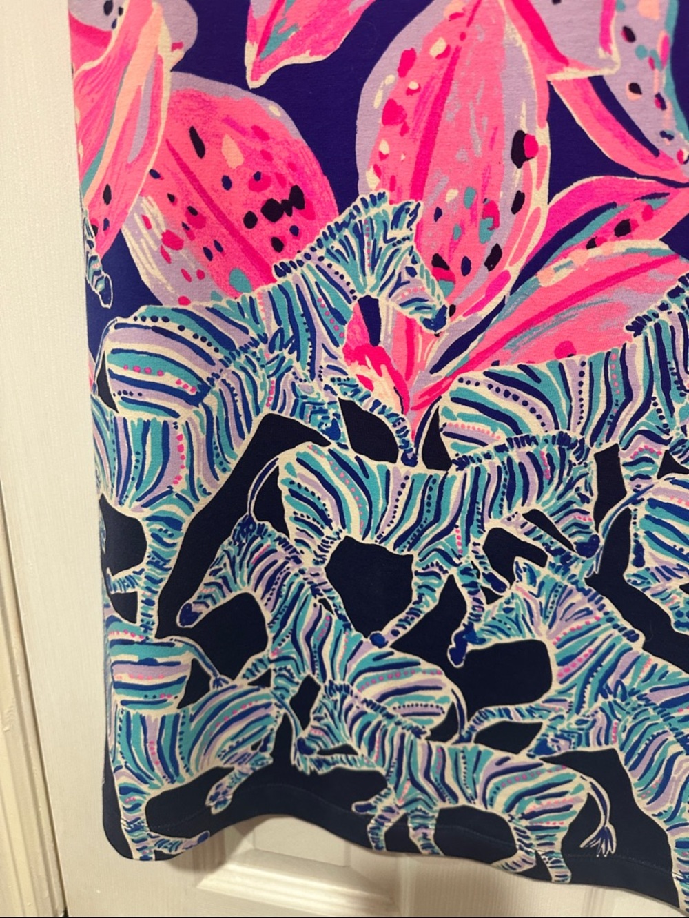 🦓 Lilly Pulitzer Navy Shift Dress with Hot Pink Floral Print - Picture 7 of 8